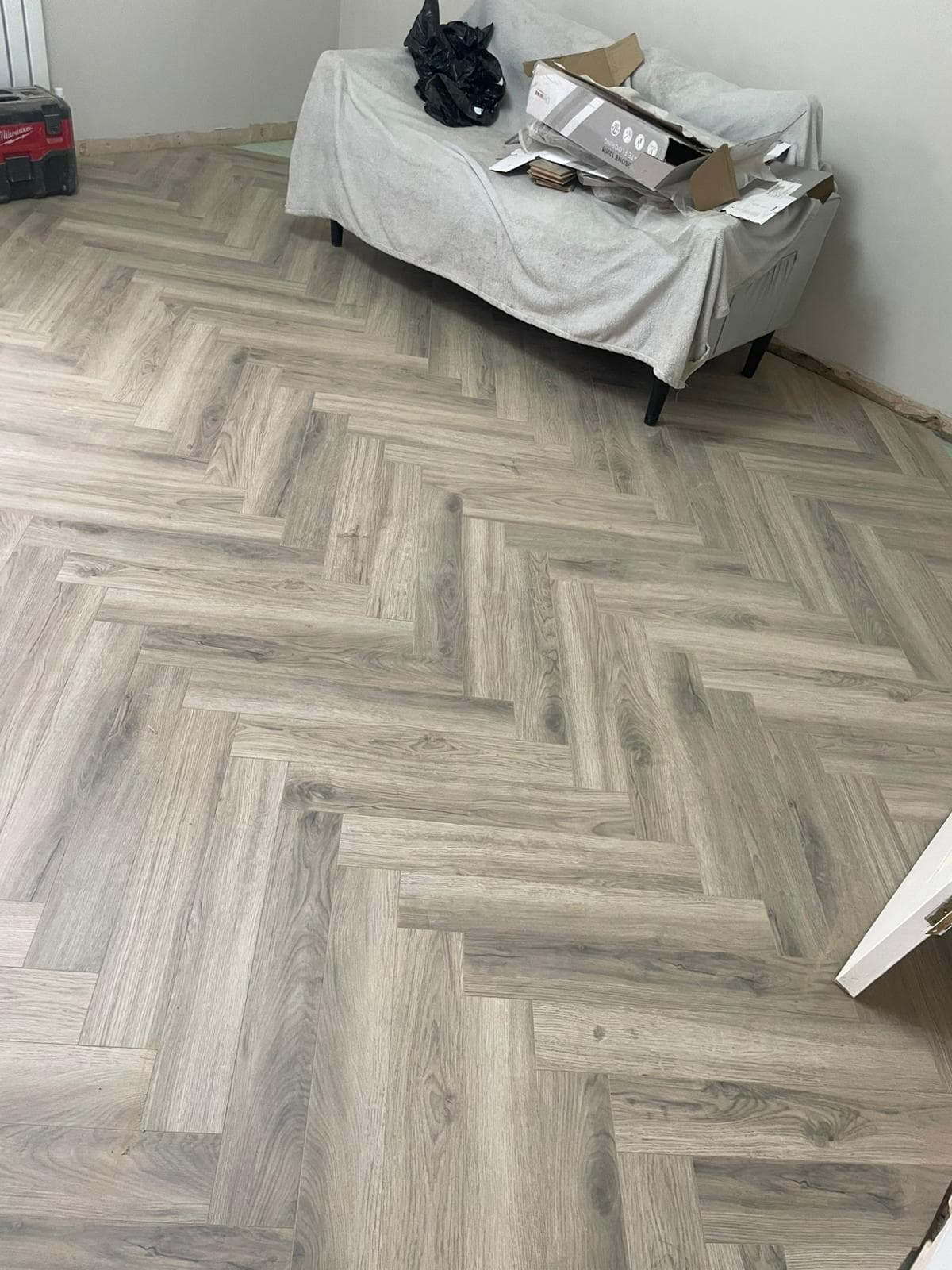 Lime Oak Herringbone Laminate Flooring 12mm – Pale Grey Parquet Style
Stylish lime oak herringbone laminate flooring with a 12mm thick build, featuring a modern pale grey tone and durable parquet design.
Upgrade your interior with this lime oak herringbone laminate flooring, designed to deliver a sophisticated parquet look with a modern twist. Featuring a refined pale grey oak tone, this flooring brings a bright, contemporary feel to any room while maintaining the natural beauty of wood.
The classic herringbone pattern adds a touch of luxury and character, making it a popular choice for living rooms, hallways, and open-plan spaces. With a solid 12mm thickness, this laminate flooring offers excellent durability, stability, and a premium underfoot feel—ideal for both residential and light commercial use.
Designed for modern lifestyles, it is easy to maintain, resistant to everyday wear, and perfect for busy households. The neutral grey oak shade complements a wide range of interiors, from minimalist to traditional designs.
Professional installation services are available to ensure a precise herringbone layout and a flawless, high-end finish.